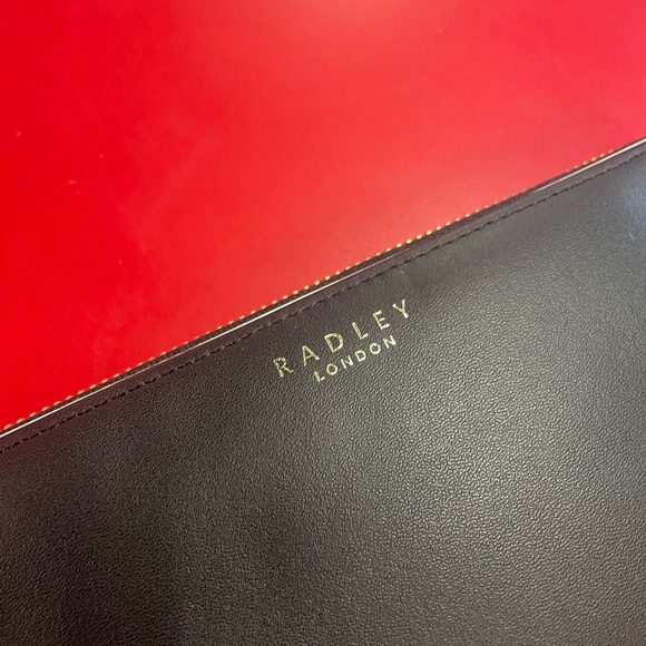 Radley London Elegant Black Zip Wallet - Picture 3 of 9